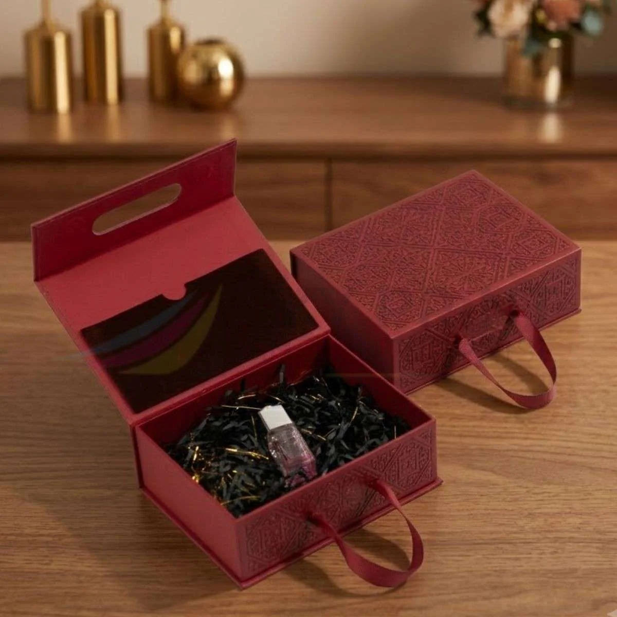 Luxury magnetic gift box with rigid construction for premium product packaging in the UK